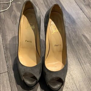 CL grey suede pumps!